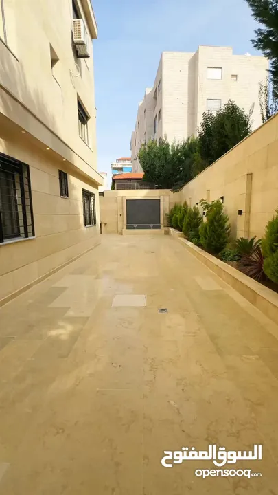 شركة رمضان مميل للاسكان - ضاحية النخيل طابق اول - مساحة 222م - شقة فاخرة - طريق المطار