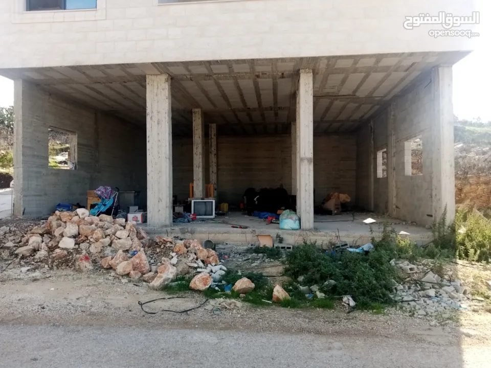 محلات للايجار بين قرية تل صوره على شارع مزفت 10 متر