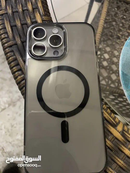 ايفون15برو ماكس 2950 شبه جديد وبحالة ممتازة جدا مع شاحن الأصلي كامل وسماعات وكفچر اصلي لشحن لاسلكي.