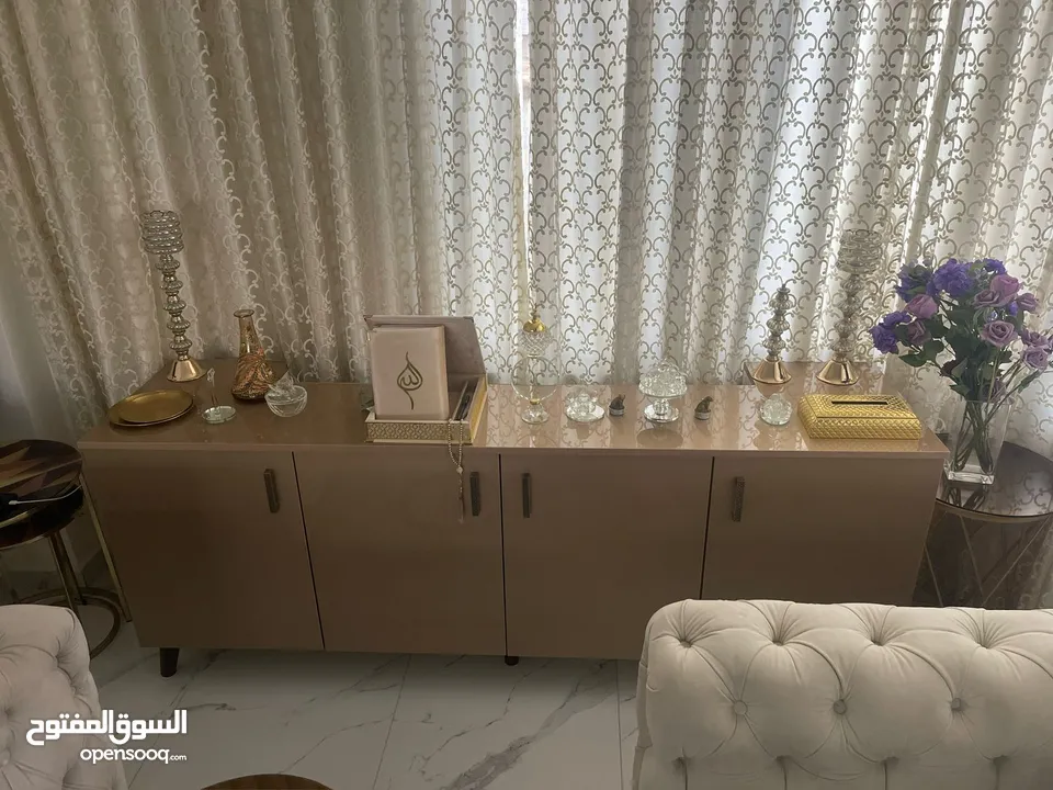 عفش بيت فاخر للبيع (برادي ، كنب، طاولات، مغسلة )