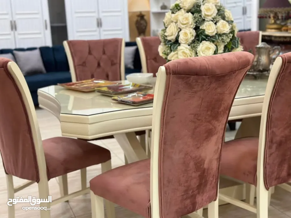 طاولة سفرة مكونه من 8 كراسي