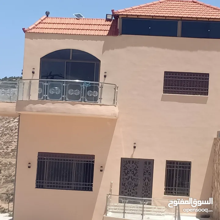 مزرعه للبيع في الصبيحي مطله على فلسطين