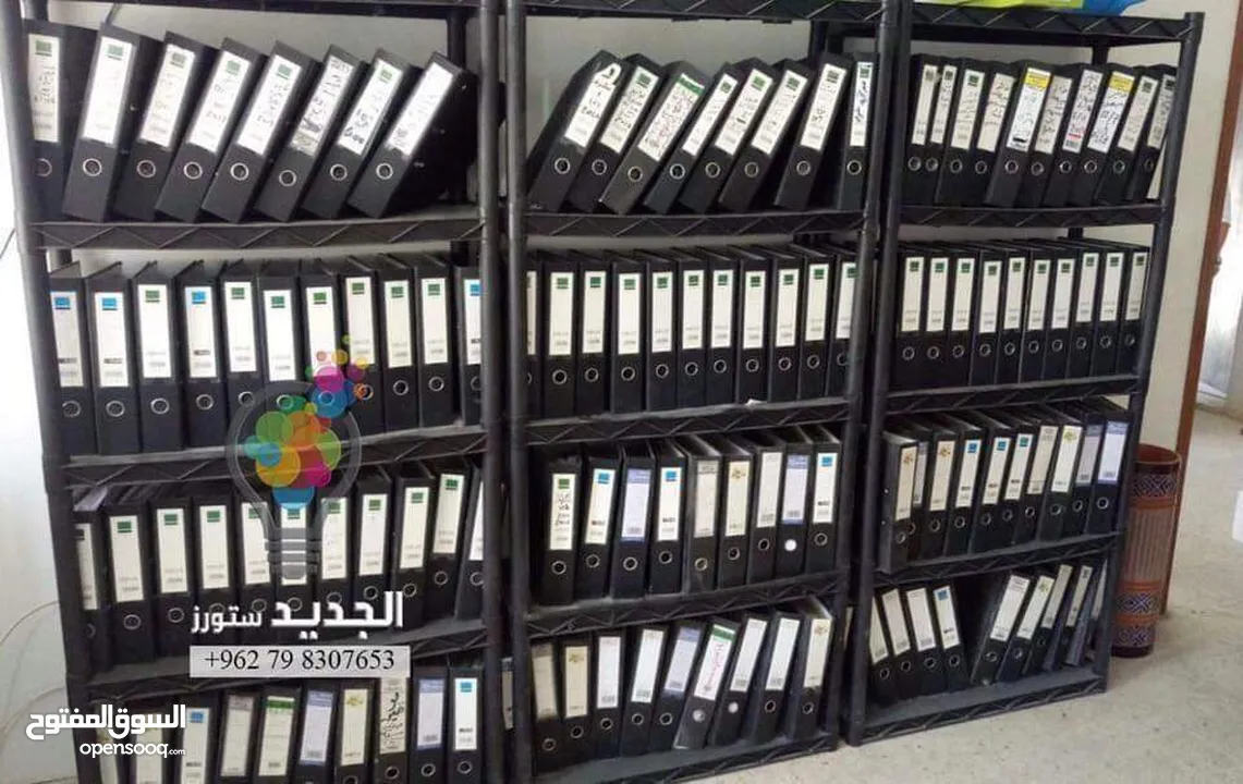 رفوف بلاستيك لتخزين المنتجات وعرضها بطريقة سهلة وعملية
