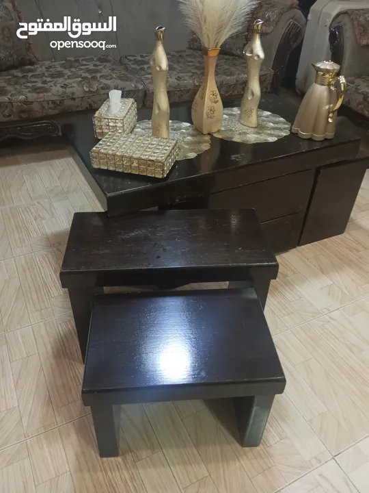 طاولات وسط 1 حجم كبير معها 4 سيرفيس 2 كبير و 2 صغير
