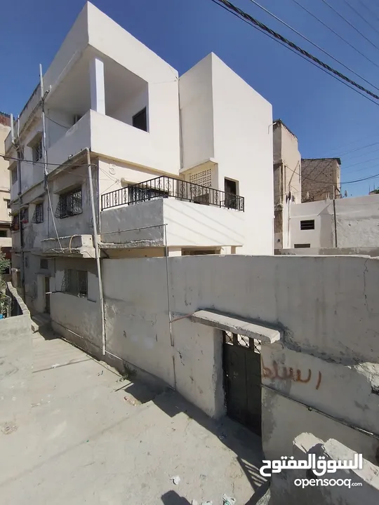 عمارة  سكنية 3 طوابق + شقة منفصلة    على شارع تجاري