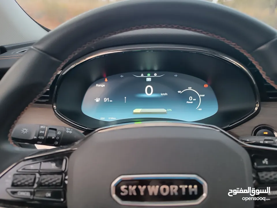 للبيع SKY Worth ev6  موديل 2022 بطارية 72 kh  ، 520 بالشحنة، عدد أقل من 4000 km