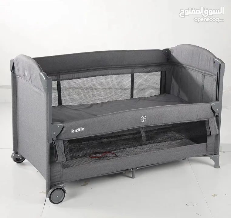 تم توفر سرير الاطفال الاوروبي ماركة Kidilo T-702L من Island Toys كل ما يحتاجه طفلك في تصميم واحد