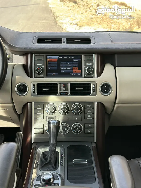 Range Rover Vogue 2010 (5000cc) وارد الوكالة وصيانة الوكالة مالك اول بحال الوكالة