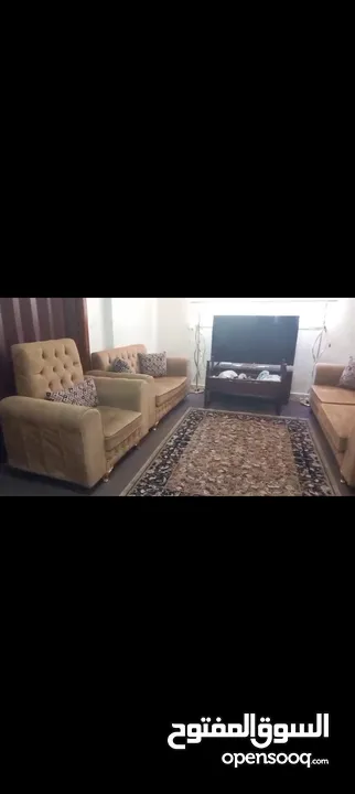 طقم كنب ممتاز بحاله الوكاله استعمال خفيف جدا