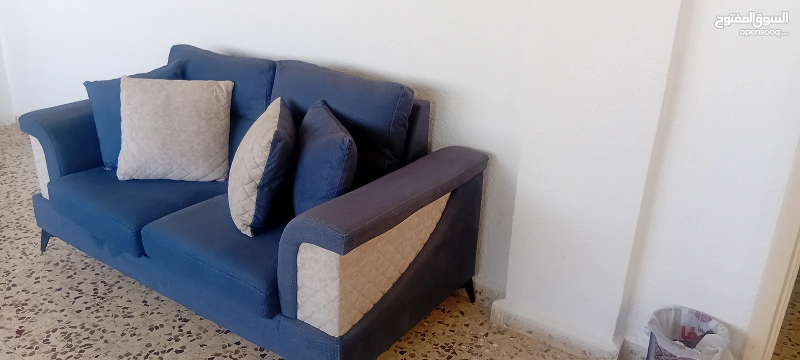 Are you looking for that particular contemporary living room set? Then look no further.