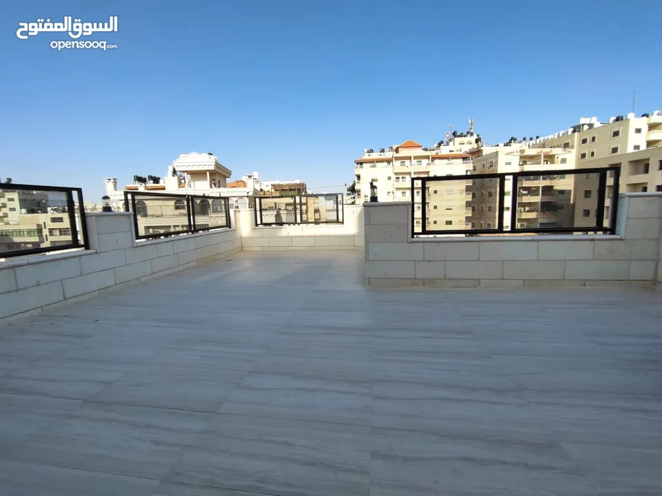 فرصة سكنية استثنائية – روف فاخر للبيع في بيتونيا