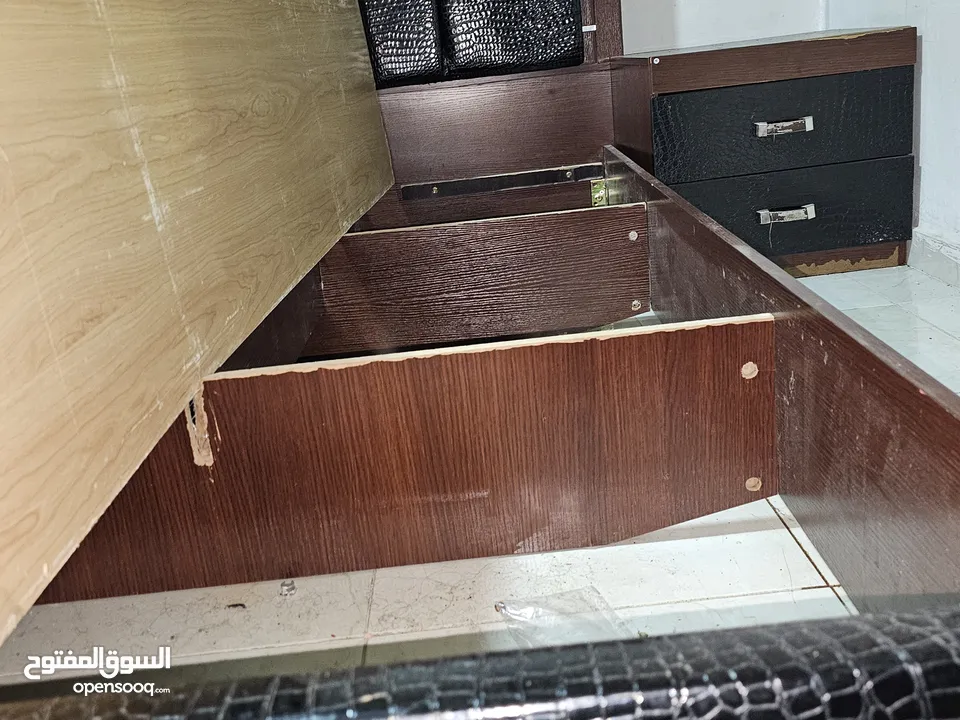 غرفة نوم خزانة و  تختين مفرد ونص ikia