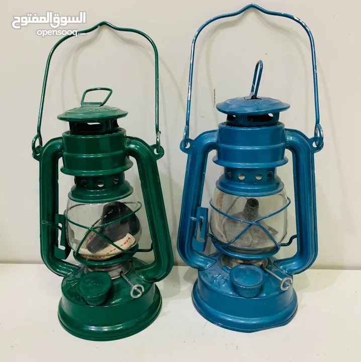 فانوس كلاسيك يضيء على الكاز