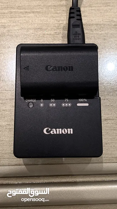 كاميرا Canon 7D مع كامل العده + Adapter للكمبيوتر مع عدسة 18-55lens السعر 280 قابل للتفاوض