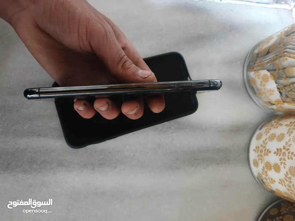 ايفون اكس اس ماكس بحالة الوكاله فقط البرداي العلويه غير شغاله في نقطة للتحكم والبلوتوث