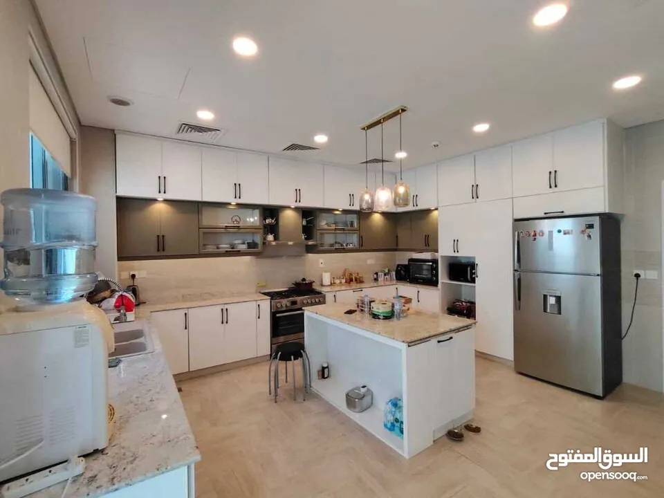 للبيع فيلا فاخرة سوبر ديلوكس في امارة الشارقة منطقة الحوشي نظام smart homeخيارك الافضل للعيش برفاهية