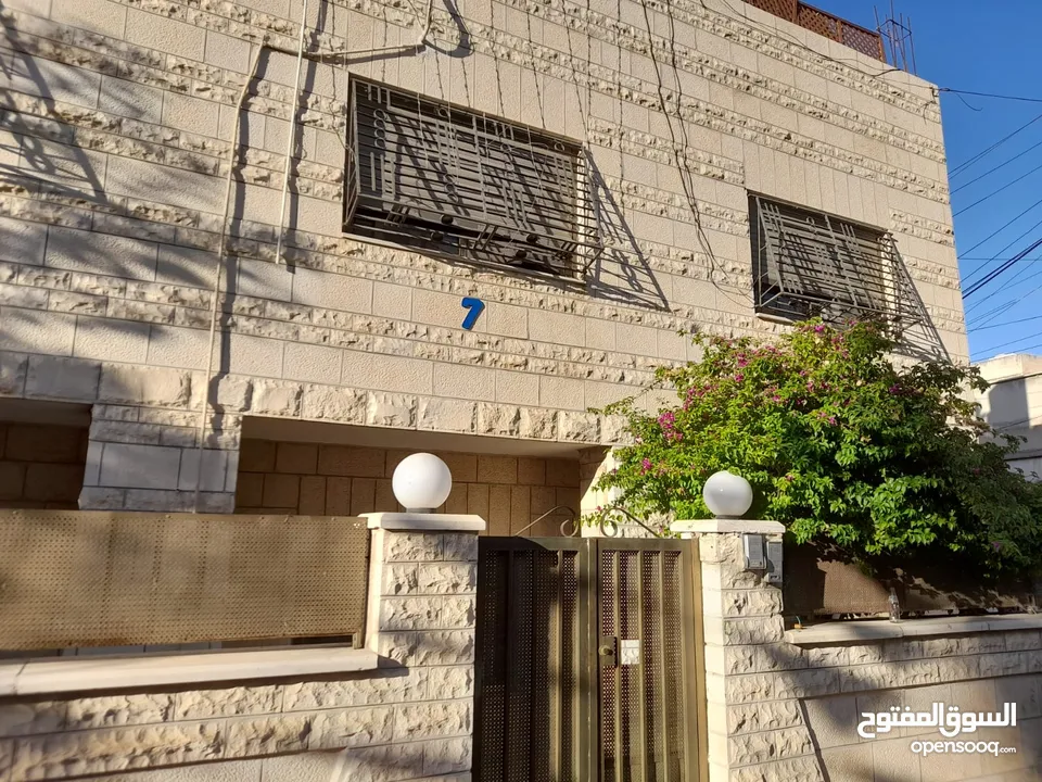 منزل مستقل للبيع في جبل التاج