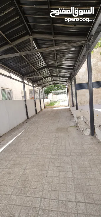 شقة للبيع أرضية مع حديقة وترسات واسعة مدخل مستقل وكراج خاص بسعر مغري