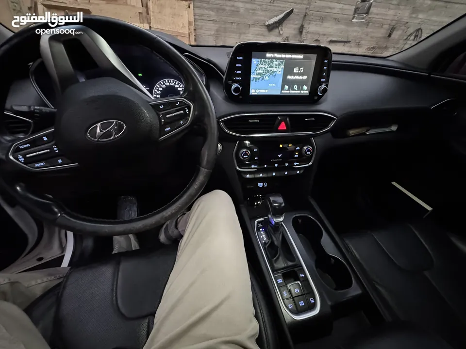 SUV هونداي سانتافيه فل اضافات ما عدا الفتحة