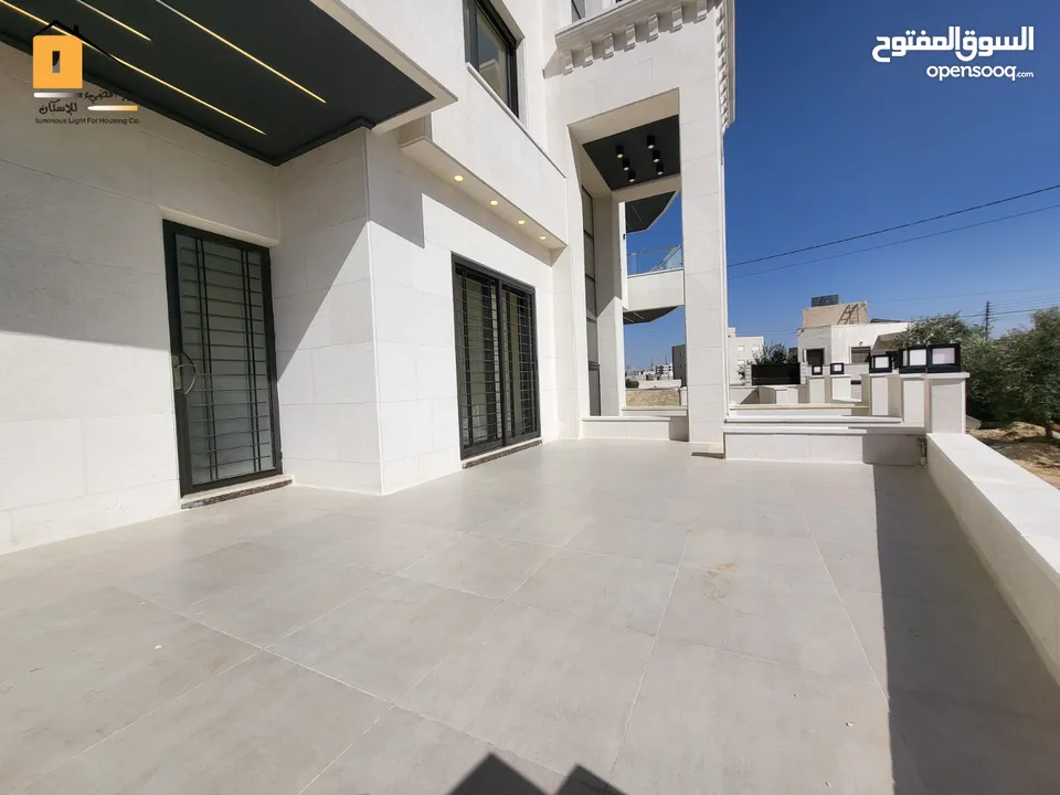 شقة مميزة جدااااا  في البنيات بالقرب من مدارس الحصاد التربوي طابق ارضي142م + ترس 40م + كراج مستقل