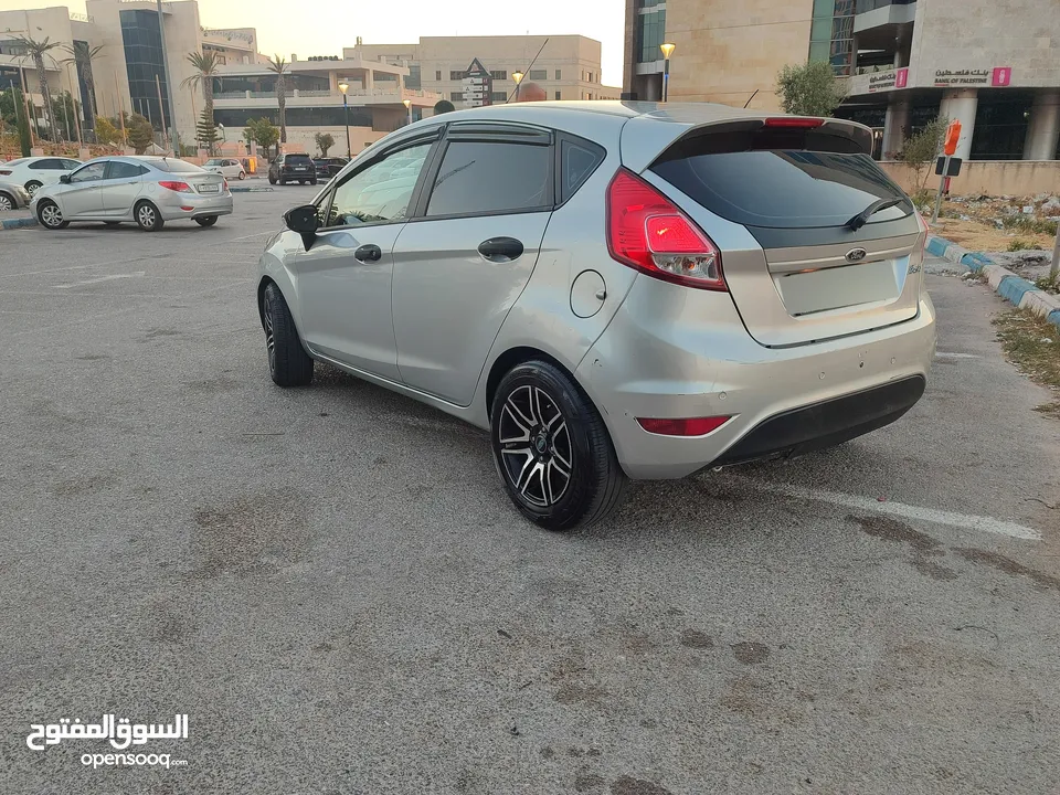 فورد فيستا 2014 جير اوتوماتيك  ماطورو 1600 بنزين فحص ممتاز عداد 86000 اصلي اقتصادية