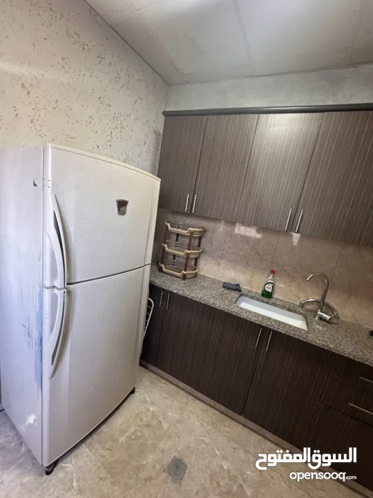 شقة مفروشة للإيجار قريبة من المعابر والجامعات والأماكن التجارية