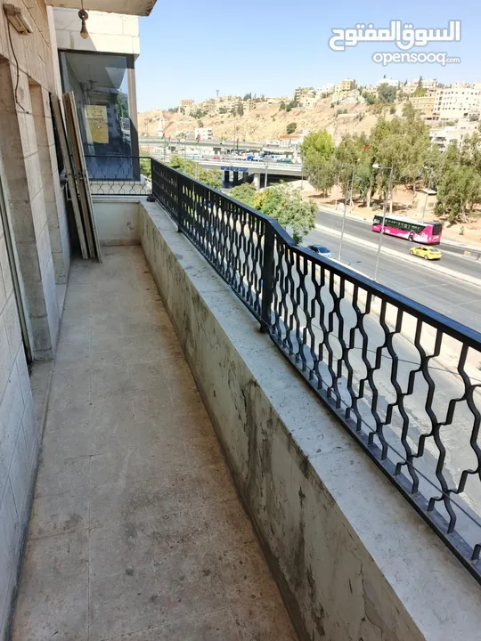 أربع شقق و سطحين للبيع في منطقة الهاشمي الجنوبي