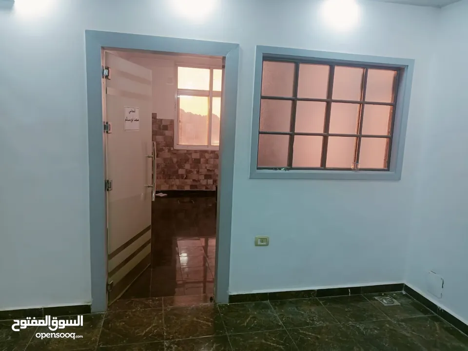 معرض و مكاتب تجارية للايجار
