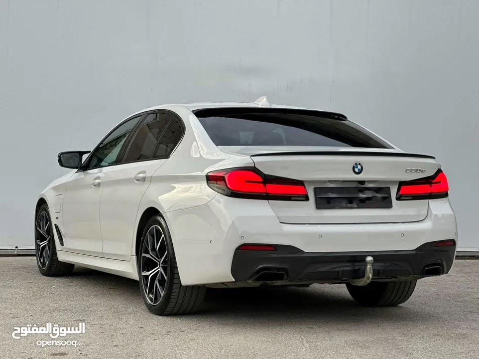 الحبه المميزه بلون الأبيض اللؤلؤي المميز للبيع على(الكاش فقط) Bmw 530e 2022 M