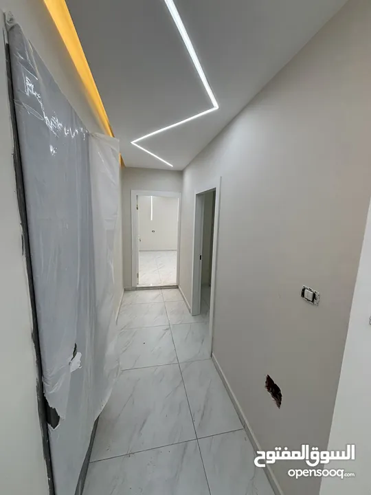شقة طابق ارضي مشطبة كامل بدون مطبخ