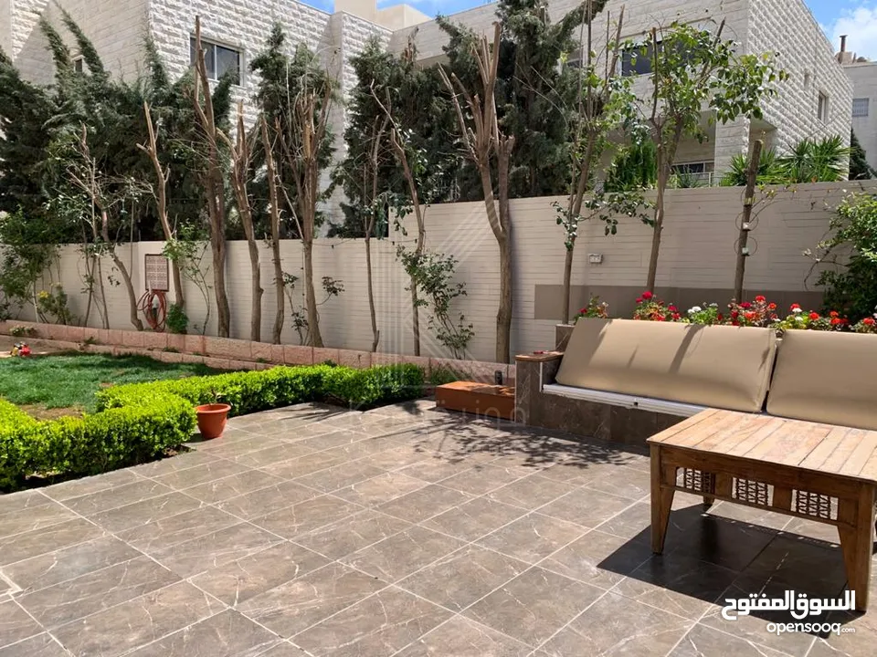 Luxurious Villa For Rent In Dair Ghbar