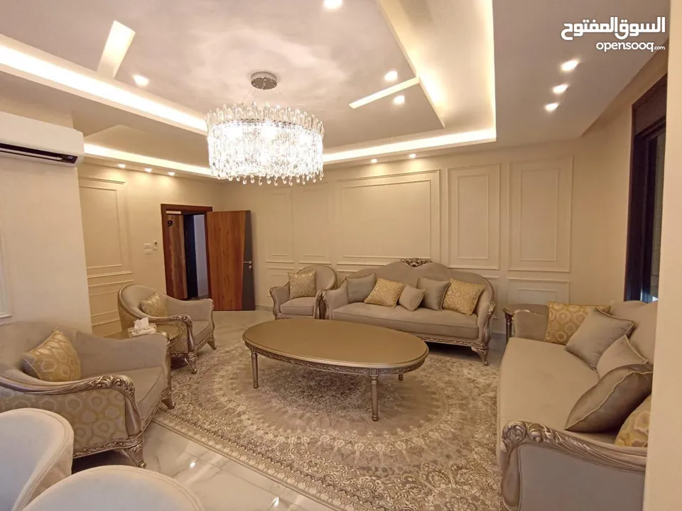 شقة اخير مع روف للبيع خلف المدارس العالمية - 14584