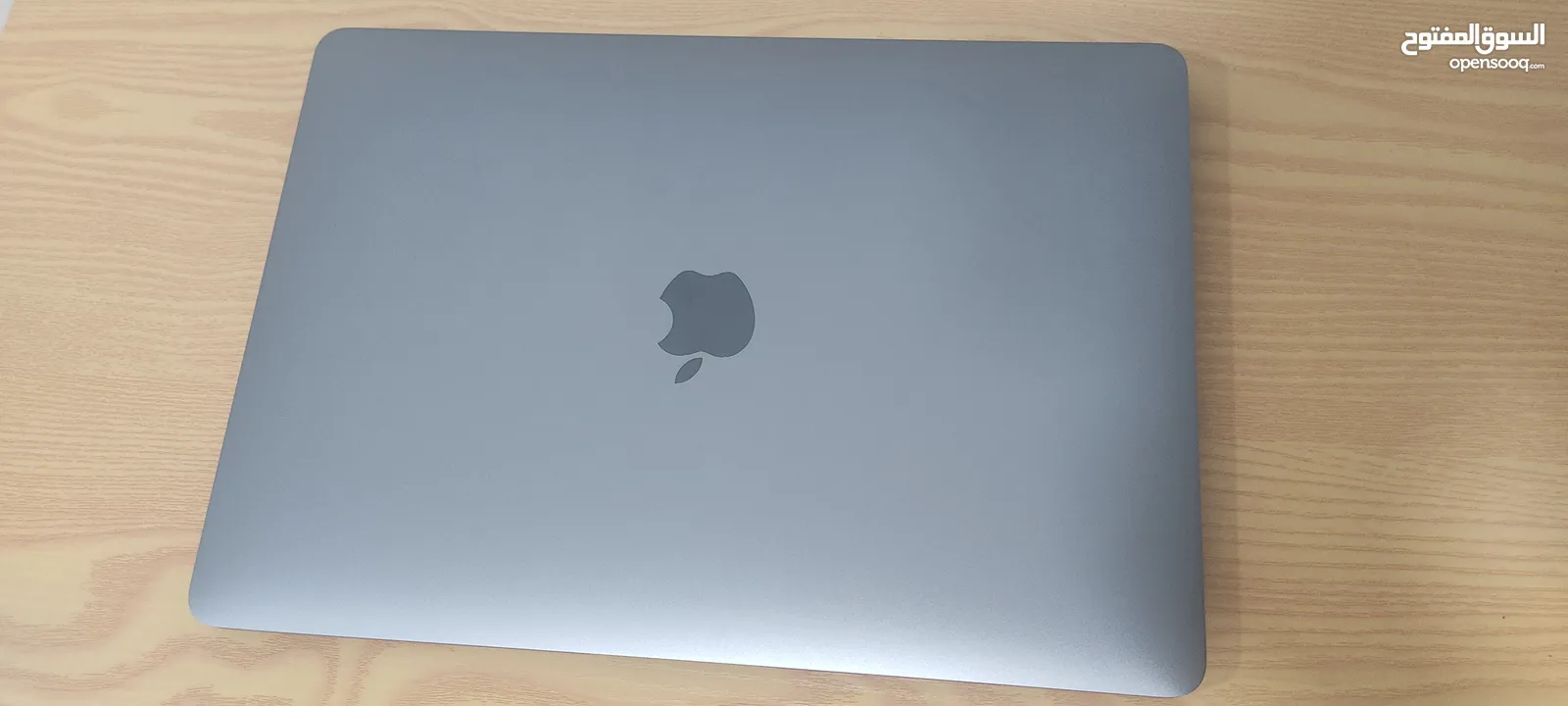 لابتوب ماك بوك فئة إم 1 مستعمل لاقل من شهر مع مجموعة برامج Macbook Air M1 (used for 1 month only)