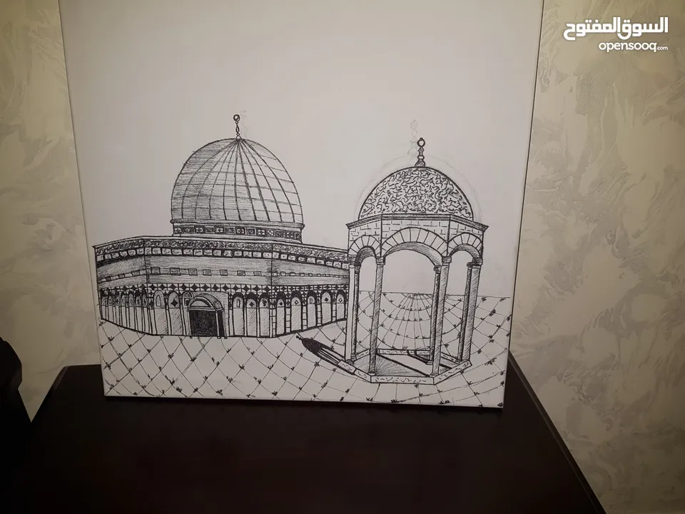 فساتين للبيع ورسومات بألوان الاكريليك