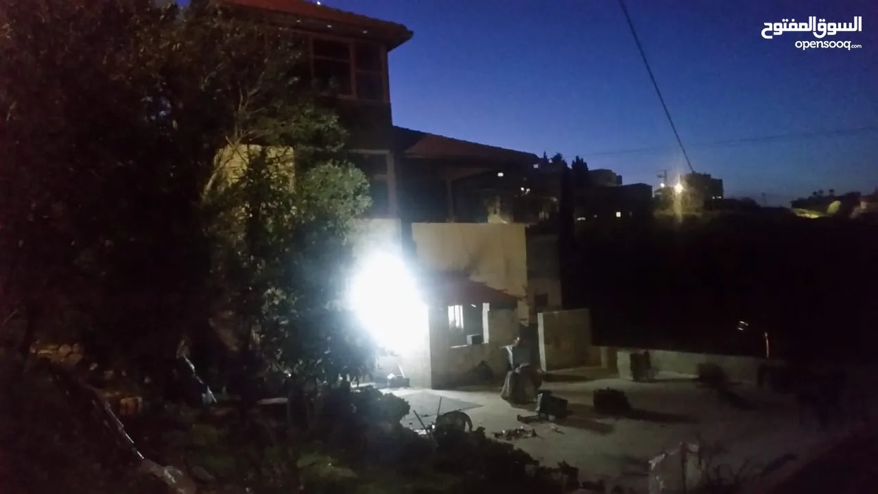 يتوفر لدينا بيت مشطب وسطح وقطعة ارض للبيع