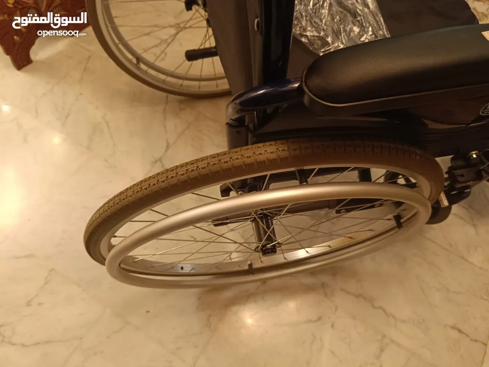 كرسي متحرك بعجال ڤيرميرين