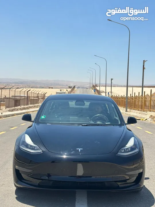 tesla model 3 2023 , carfax , كان فيها حادث بسيط في الرفرف الأمامي وتم تصليحة ، سيارة بحالة الوكالة.