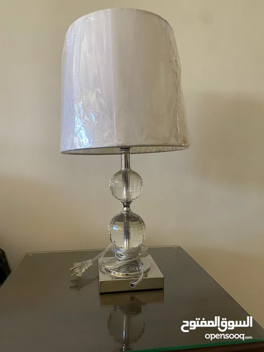 Brand new elegant table lamps X2  مصابيح طاولة أنيقة جديدة تمامًا X2