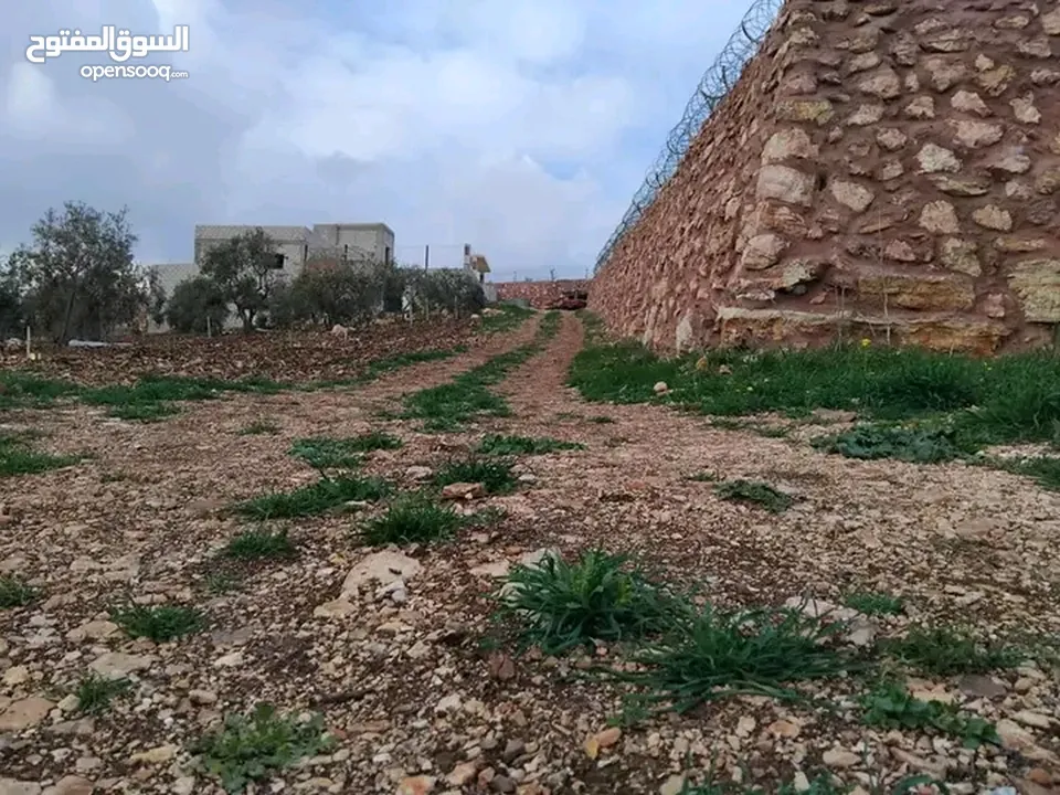 قطعه ارض للبيع موجود عليها منزل