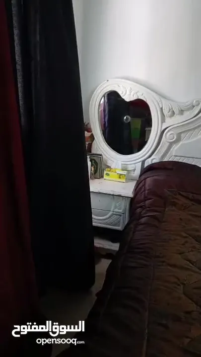 غرفة نوم خشب شبه جديد
