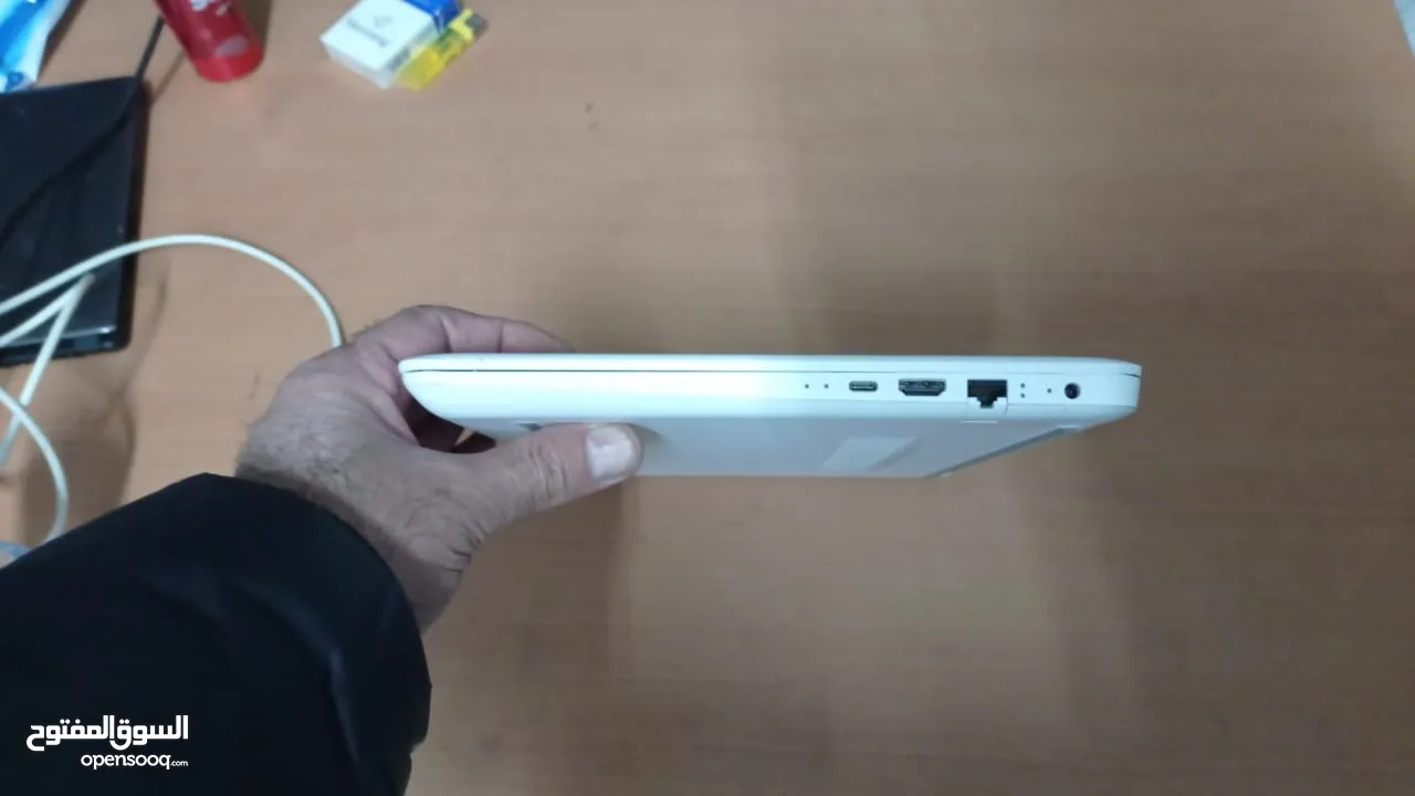HP Notebook 14-BP   I5 8th gen مع كرت شاشة Readeon 2 GB