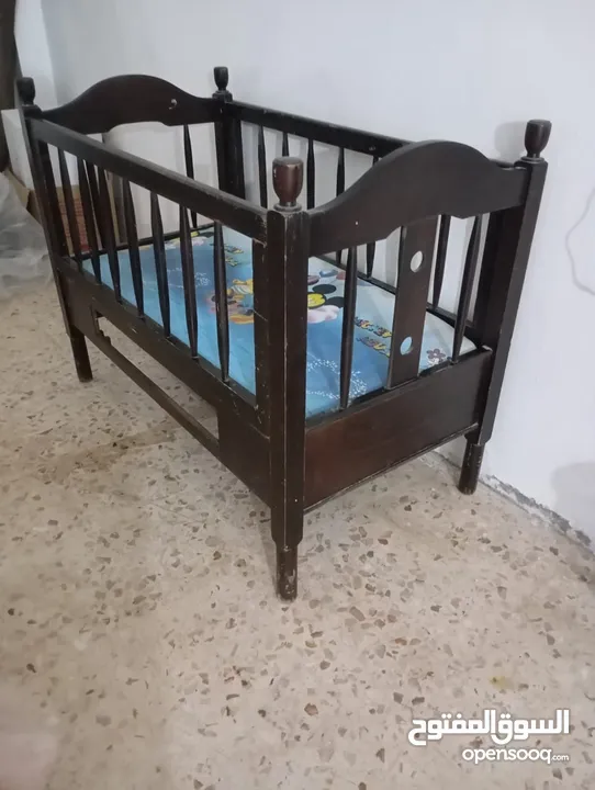 تخت بيبي خشب ثقيل واسع بسعر مغري