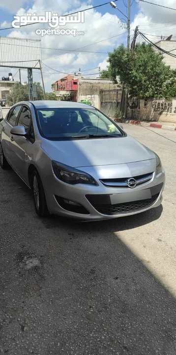 اوبل استرا 2012 بحالة ممتازة