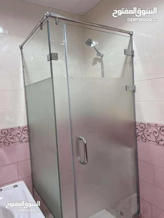اعمال زجاج وسكريت