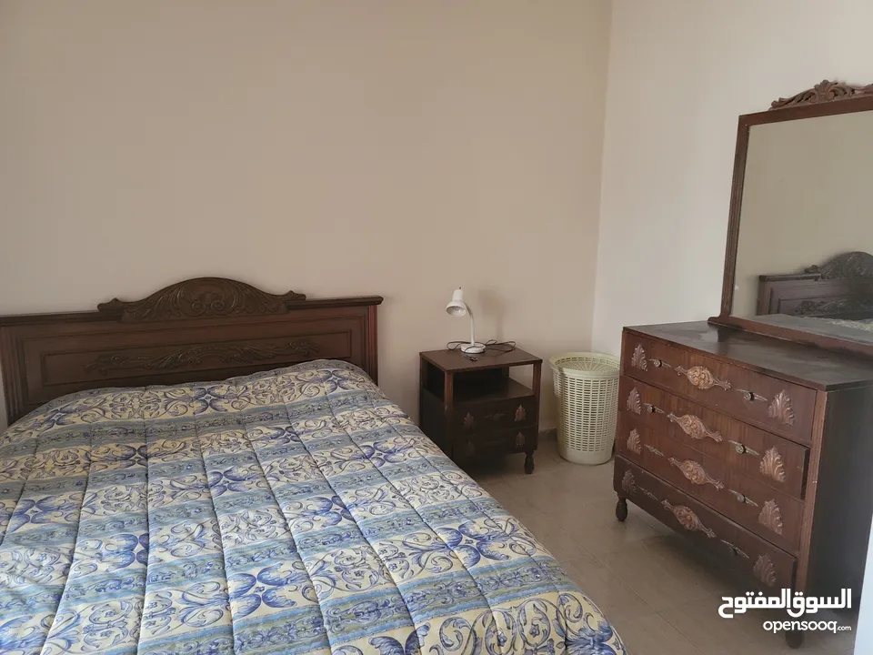 شقة سكنية بالشميساني مفروشة غرفة نوم واحدة مع صالون كبير للايجار