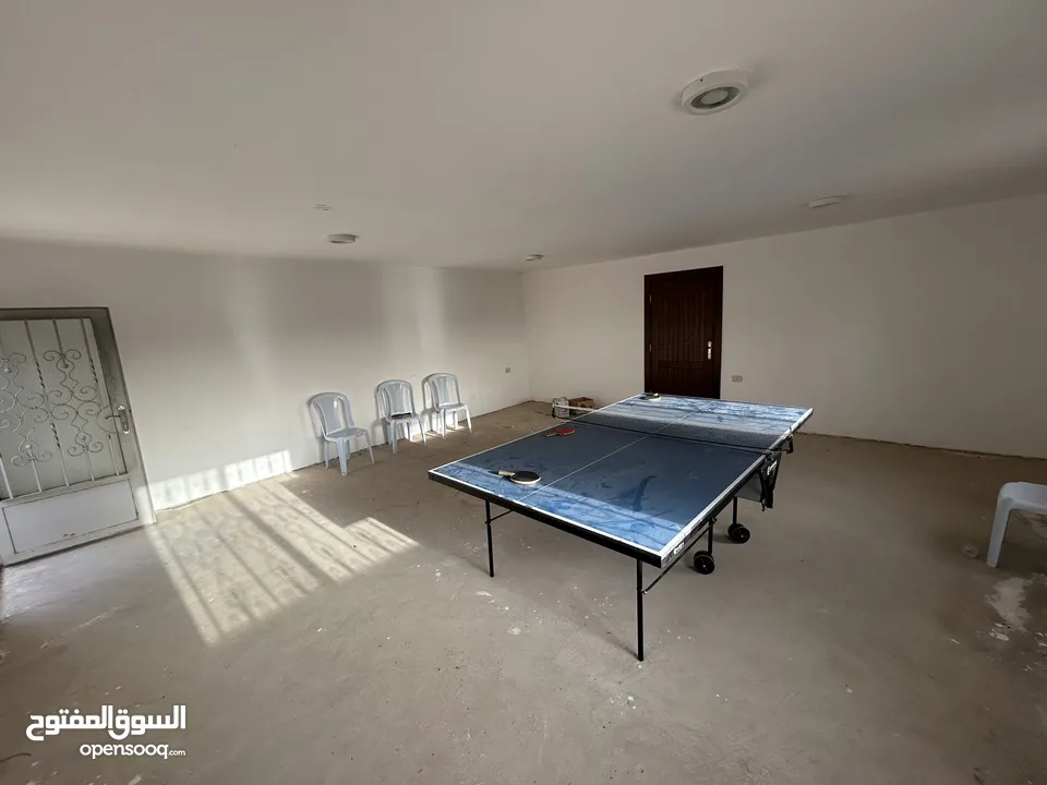 مزرعة و فيلا فاخرة تبعد عن شارع الاردن باقل من 10 دقائق.