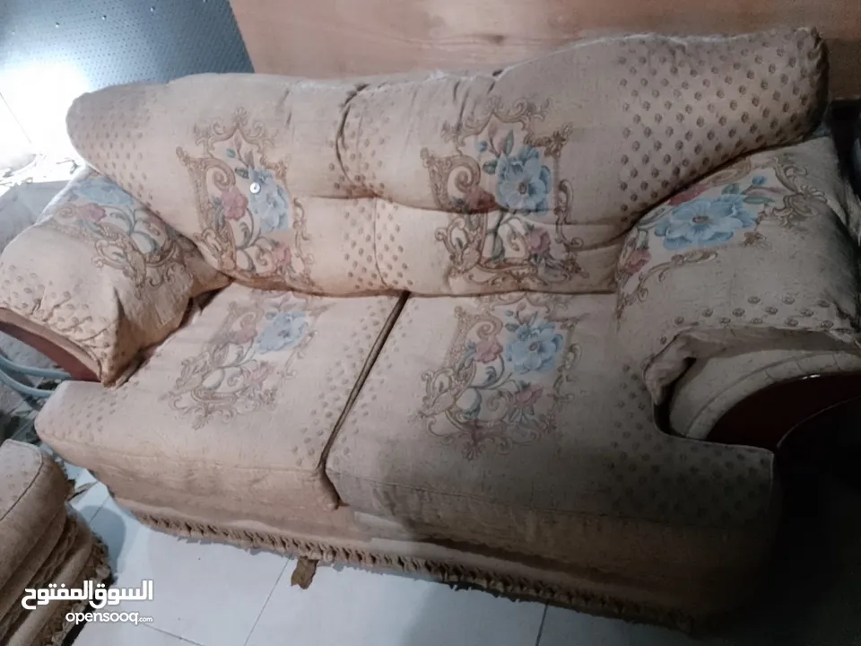 طقم كنب للبيع بحالة جيدة