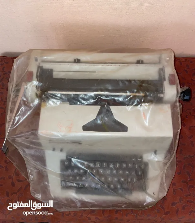3 آلات طابعة يدوية وواحدة كهرباء . الاسعار والتفاصيل في الوصف.