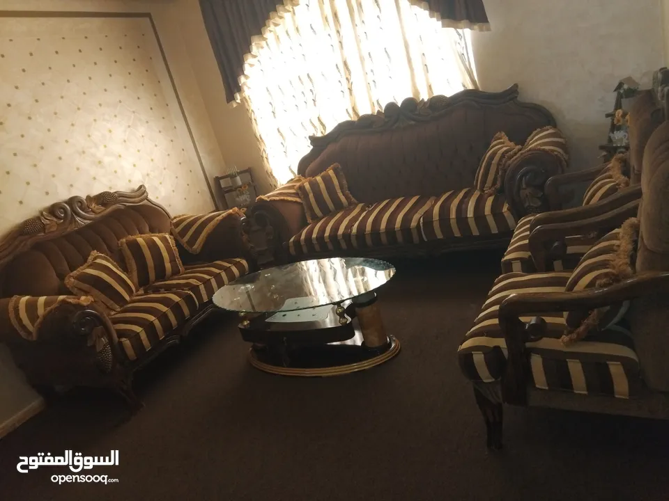 غرفة ضيوف خشب زان أصلي 100%مع طاولة وسط زجاج بحاله  جيده جدا