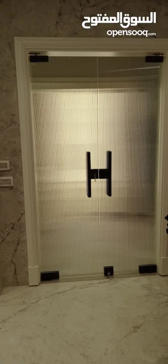 زجاج وألمنيوم